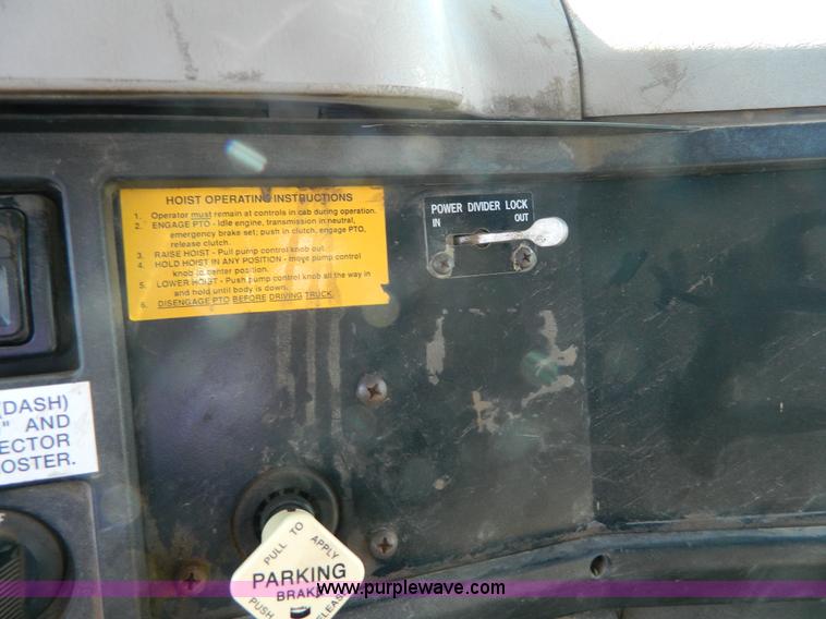 image for item H2394 2000 International 4900 dump truck