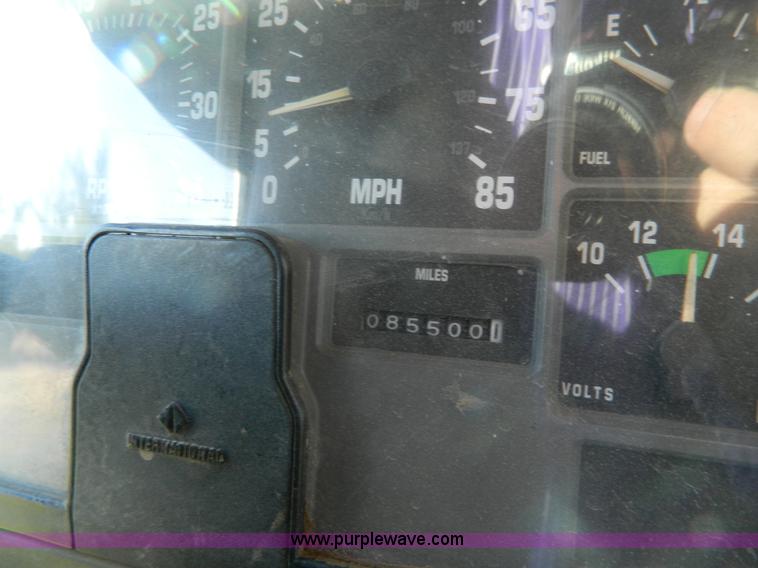 image for item H2394 2000 International 4900 dump truck