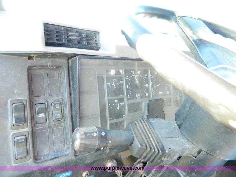 image for item H2394 2000 International 4900 dump truck