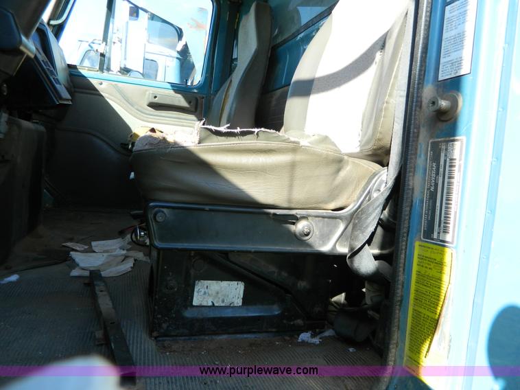 image for item H2394 2000 International 4900 dump truck