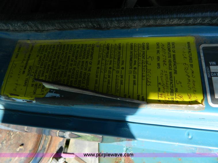 image for item H2394 2000 International 4900 dump truck