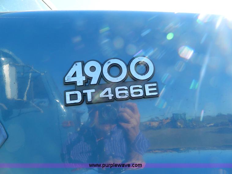 image for item H2394 2000 International 4900 dump truck