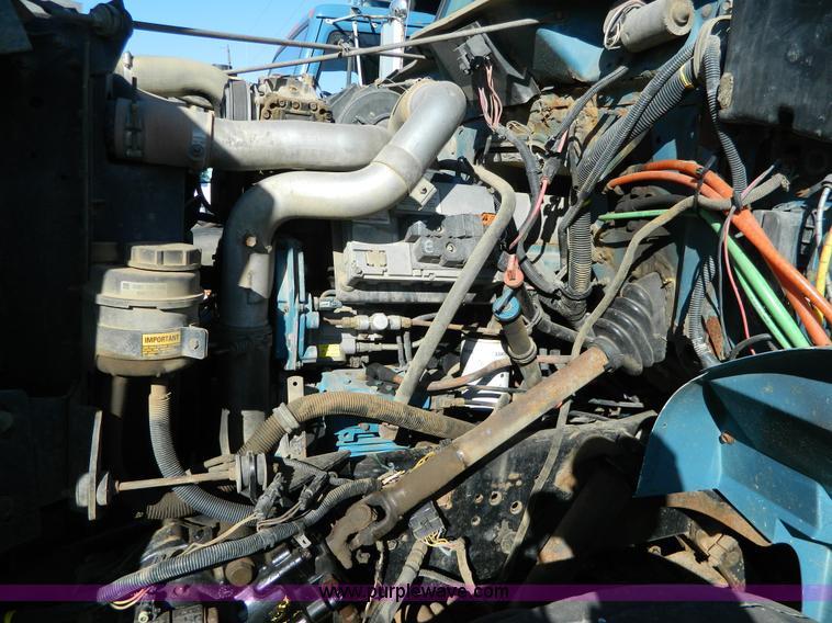 image for item H2394 2000 International 4900 dump truck