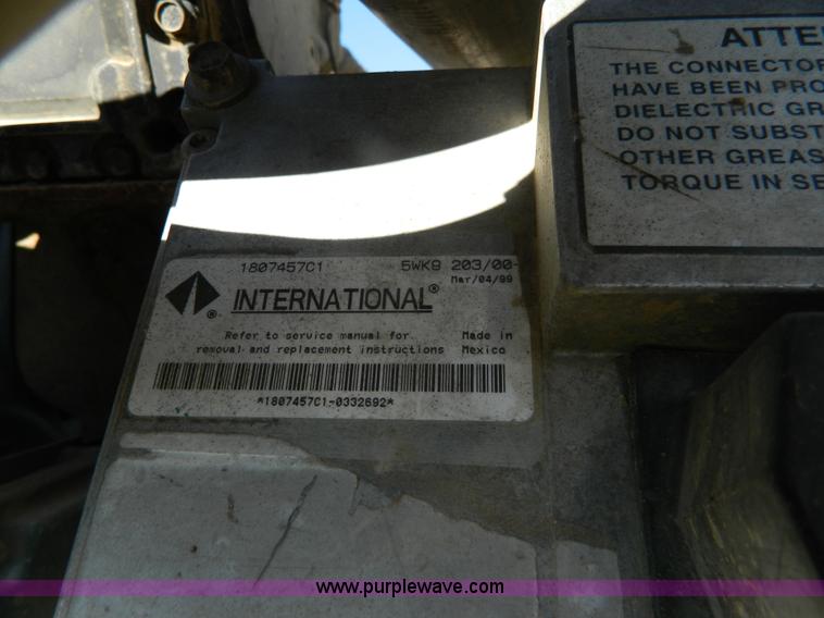 image for item H2394 2000 International 4900 dump truck