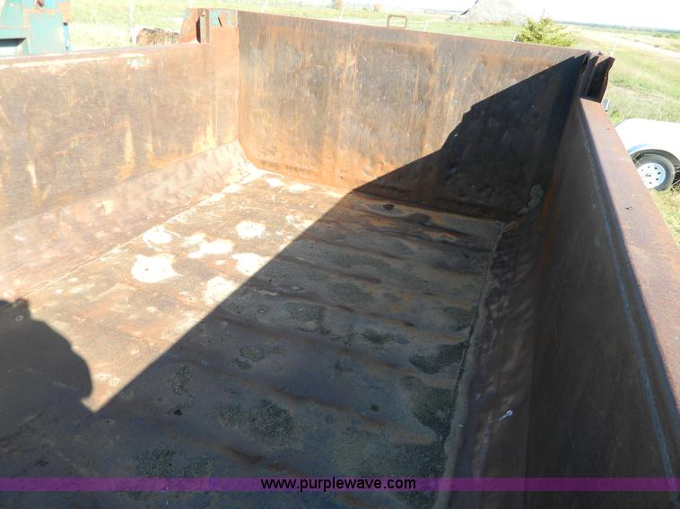 image for item H2394 2000 International 4900 dump truck