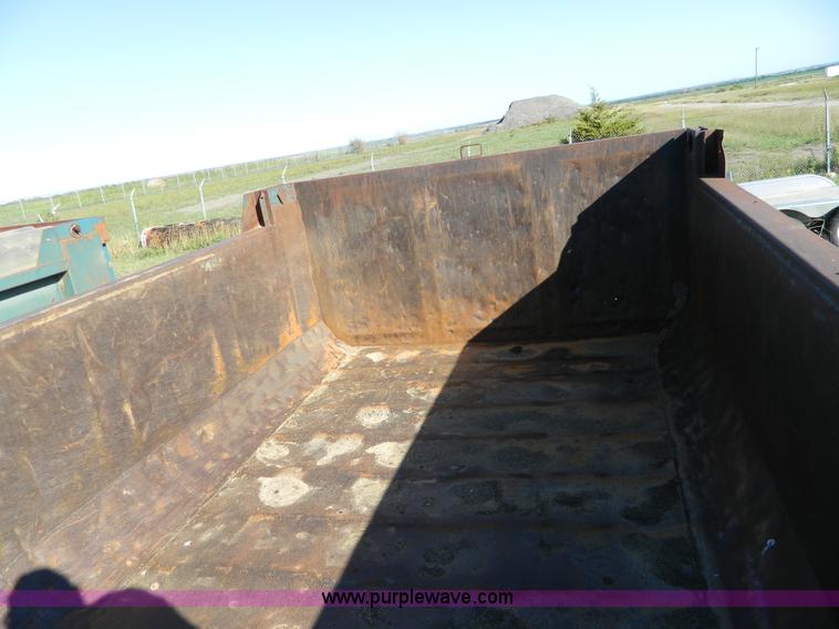 image for item H2394 2000 International 4900 dump truck