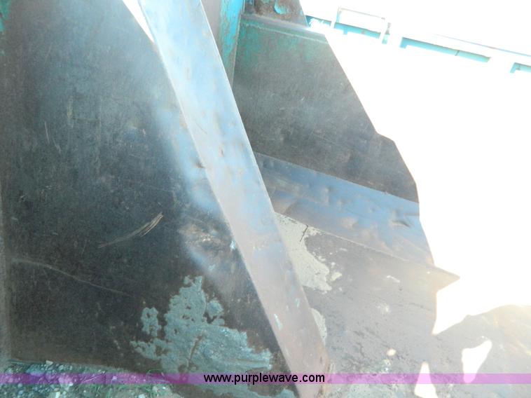 image for item H2394 2000 International 4900 dump truck