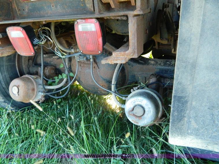 image for item H2394 2000 International 4900 dump truck