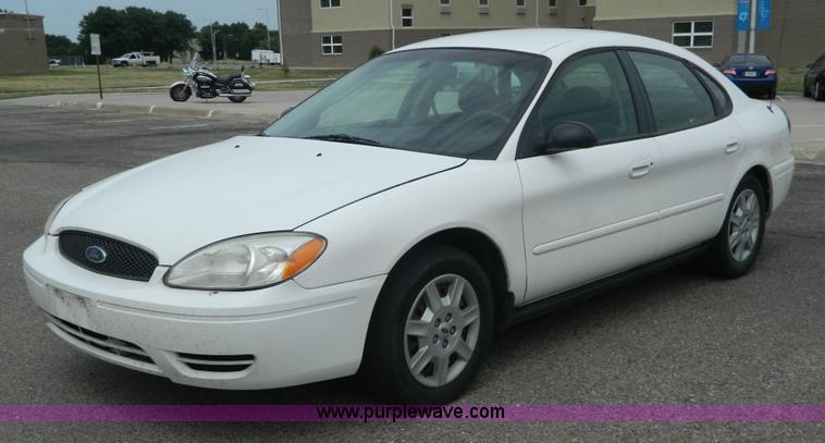 image for item H2431 2006 Ford Taurus SE