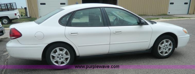 image for item H2431 2006 Ford Taurus SE