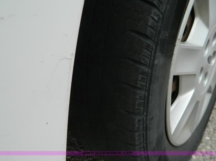 image for item H2431 2006 Ford Taurus SE