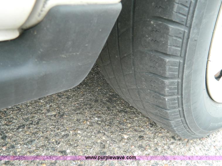 image for item H2431 2006 Ford Taurus SE