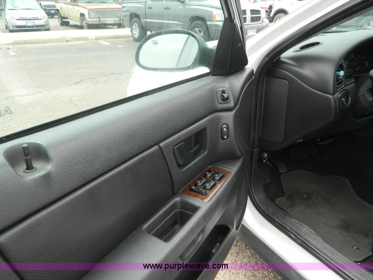 image for item H2431 2006 Ford Taurus SE