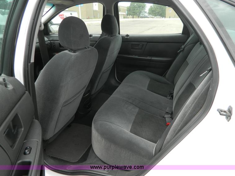 image for item H2431 2006 Ford Taurus SE