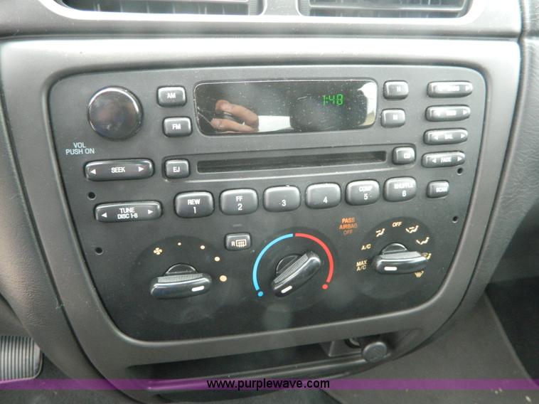 image for item H2431 2006 Ford Taurus SE