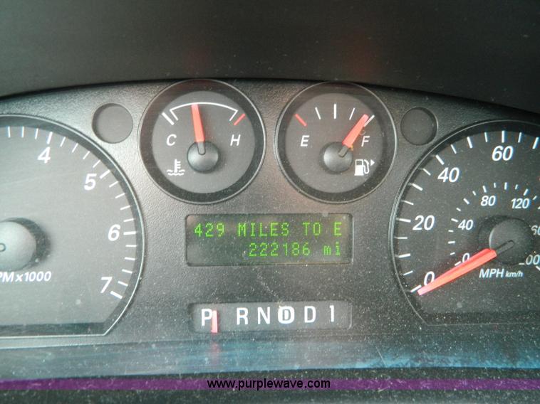 image for item H2431 2006 Ford Taurus SE