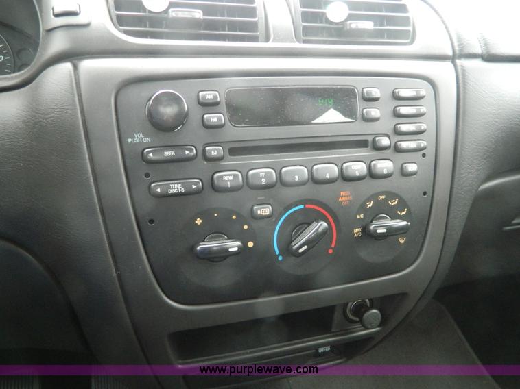 image for item H2431 2006 Ford Taurus SE