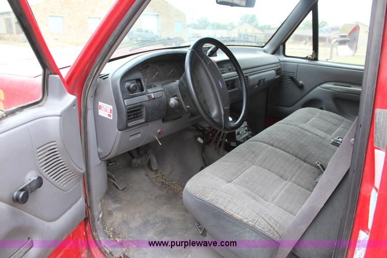 image for item H8826 1994 Ford F350 utility truck