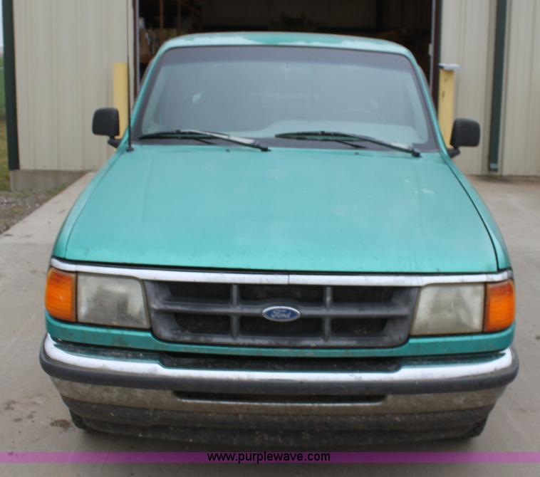 image for item H8828 1993 Ford Ranger SuperCab pickup truck