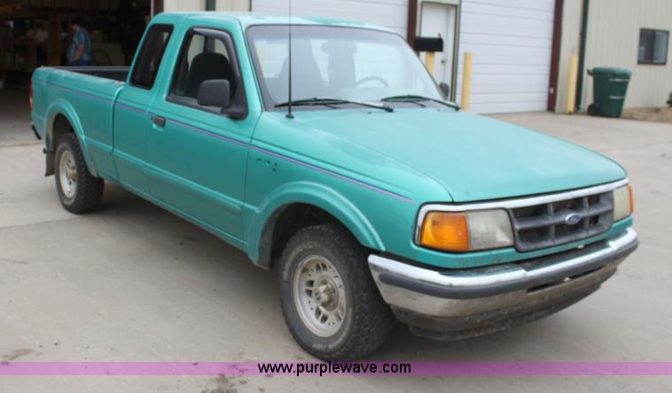 image for item H8828 1993 Ford Ranger SuperCab pickup truck
