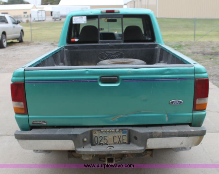 image for item H8828 1993 Ford Ranger SuperCab pickup truck