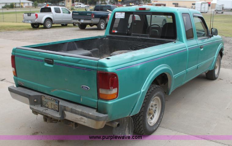 image for item H8828 1993 Ford Ranger SuperCab pickup truck