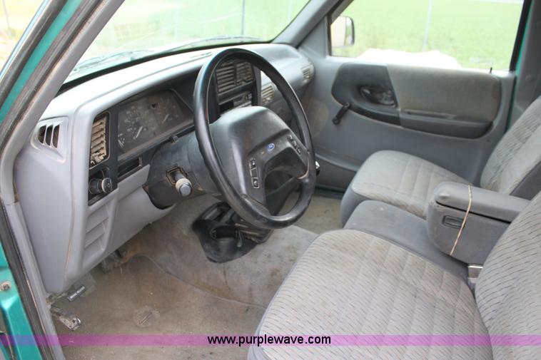 image for item H8828 1993 Ford Ranger SuperCab pickup truck