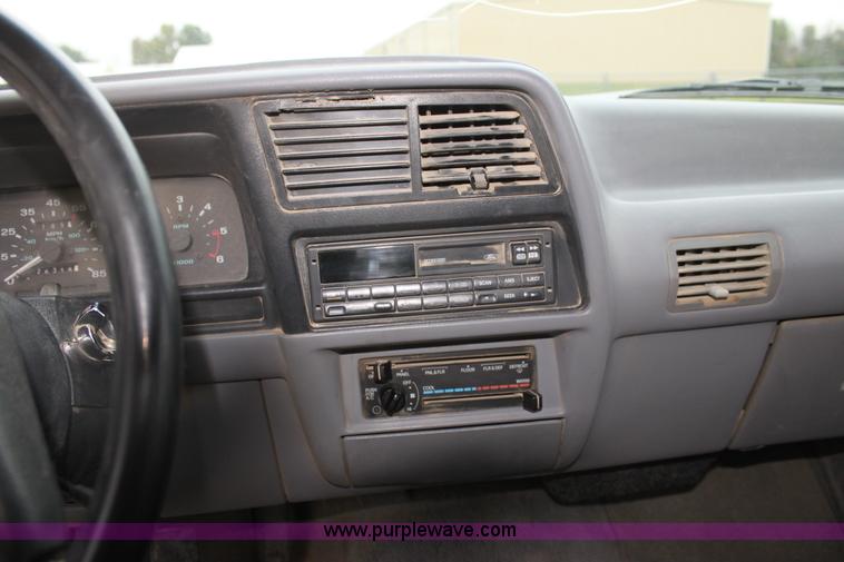 image for item H8828 1993 Ford Ranger SuperCab pickup truck