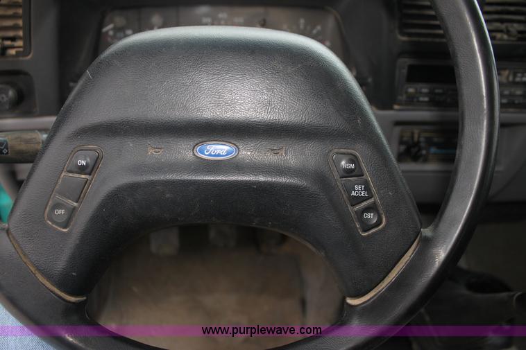 image for item H8828 1993 Ford Ranger SuperCab pickup truck