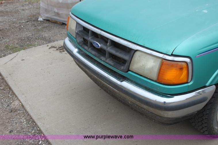 image for item H8828 1993 Ford Ranger SuperCab pickup truck