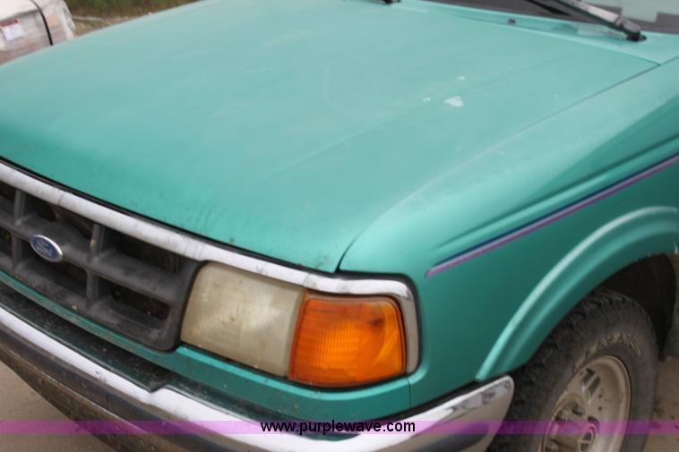image for item H8828 1993 Ford Ranger SuperCab pickup truck