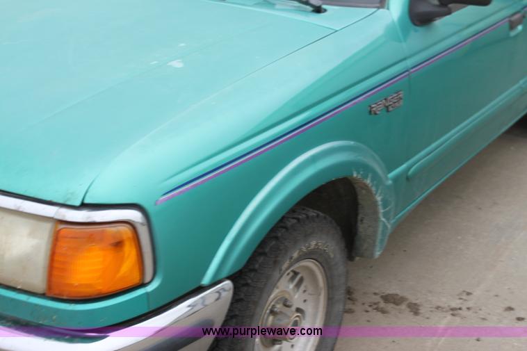 image for item H8828 1993 Ford Ranger SuperCab pickup truck