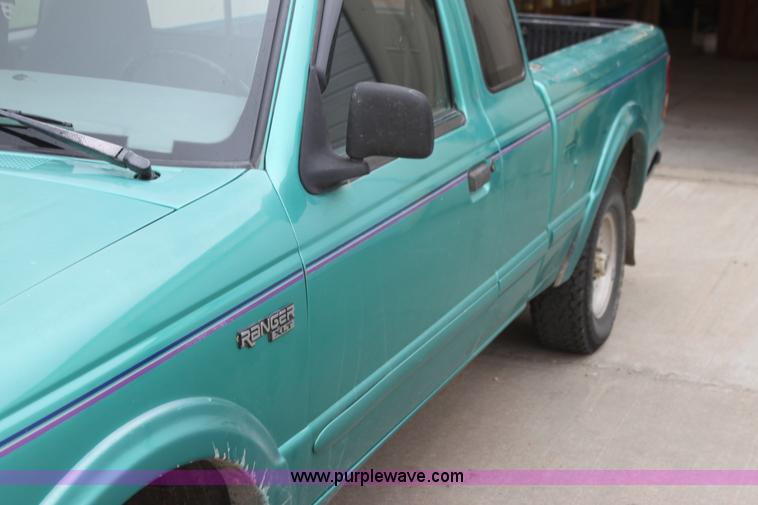image for item H8828 1993 Ford Ranger SuperCab pickup truck