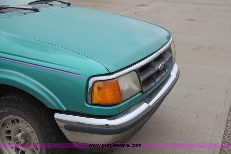 image for item H8828 1993 Ford Ranger SuperCab pickup truck