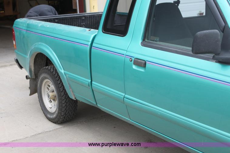 image for item H8828 1993 Ford Ranger SuperCab pickup truck