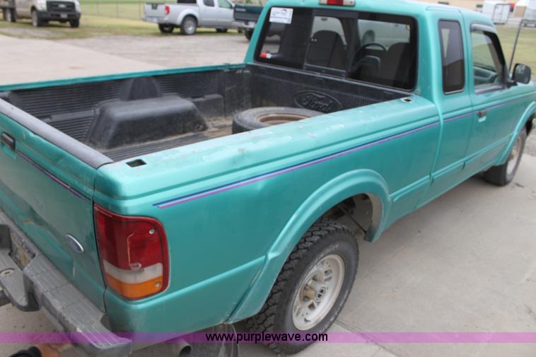 image for item H8828 1993 Ford Ranger SuperCab pickup truck