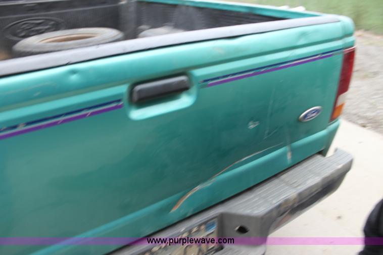 image for item H8828 1993 Ford Ranger SuperCab pickup truck