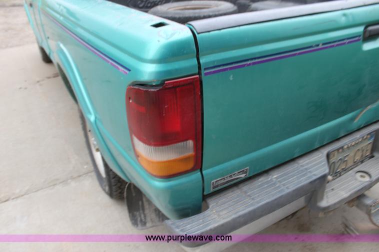 image for item H8828 1993 Ford Ranger SuperCab pickup truck