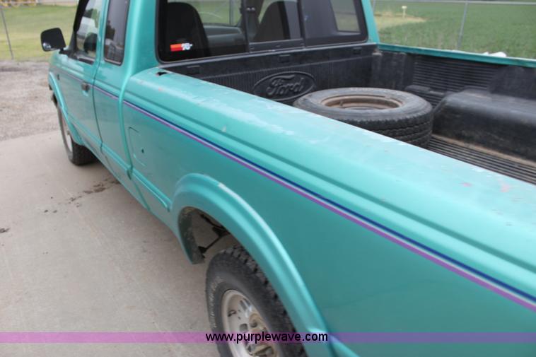image for item H8828 1993 Ford Ranger SuperCab pickup truck