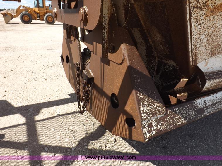 image for item H9068 1991 Fruehauf belly dump trailer