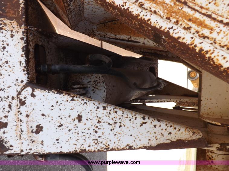 image for item H9068 1991 Fruehauf belly dump trailer