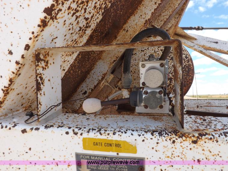 image for item H9068 1991 Fruehauf belly dump trailer