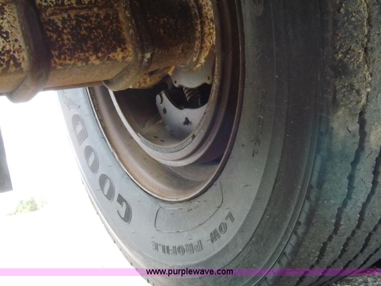 image for item H9068 1991 Fruehauf belly dump trailer