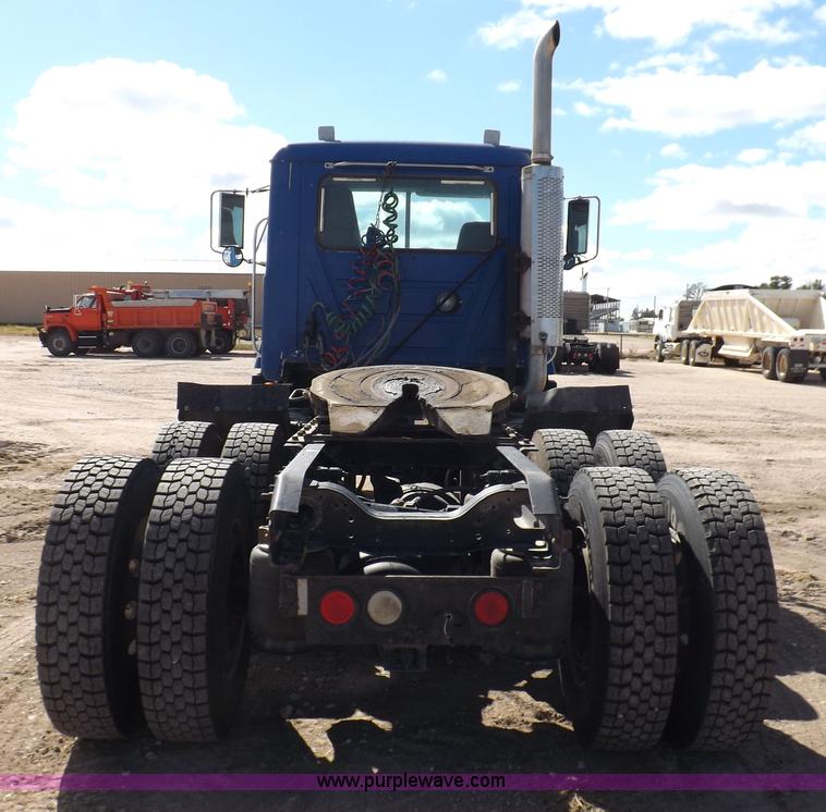 image for item H9069 2001 Mack CH613 semi truck