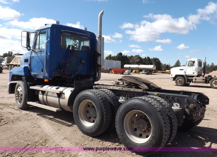 image for item H9069 2001 Mack CH613 semi truck