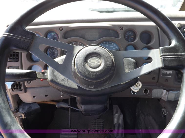 image for item H9069 2001 Mack CH613 semi truck