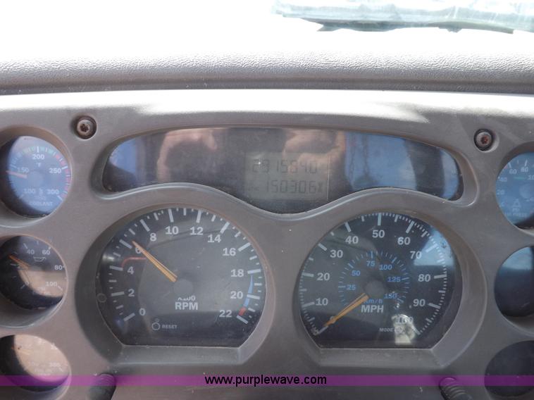 image for item H9069 2001 Mack CH613 semi truck