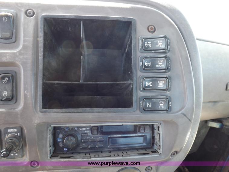 image for item H9069 2001 Mack CH613 semi truck