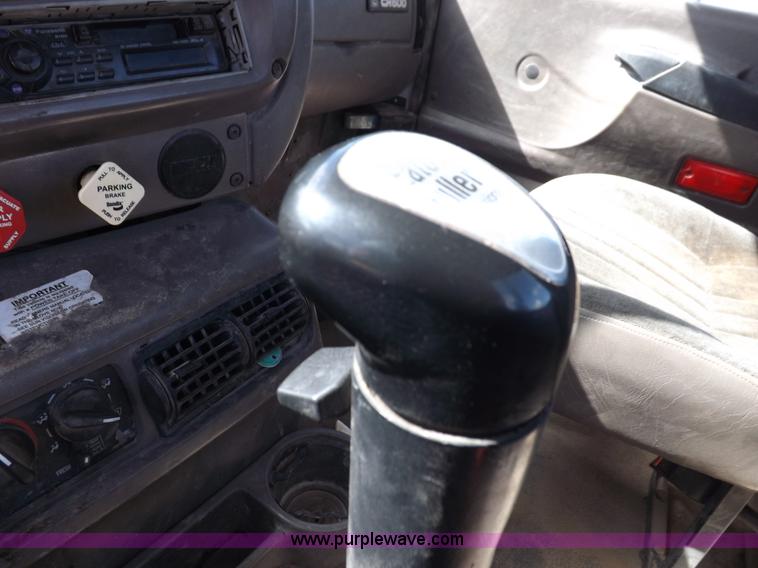 image for item H9069 2001 Mack CH613 semi truck