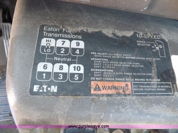 image for item H9069 2001 Mack CH613 semi truck